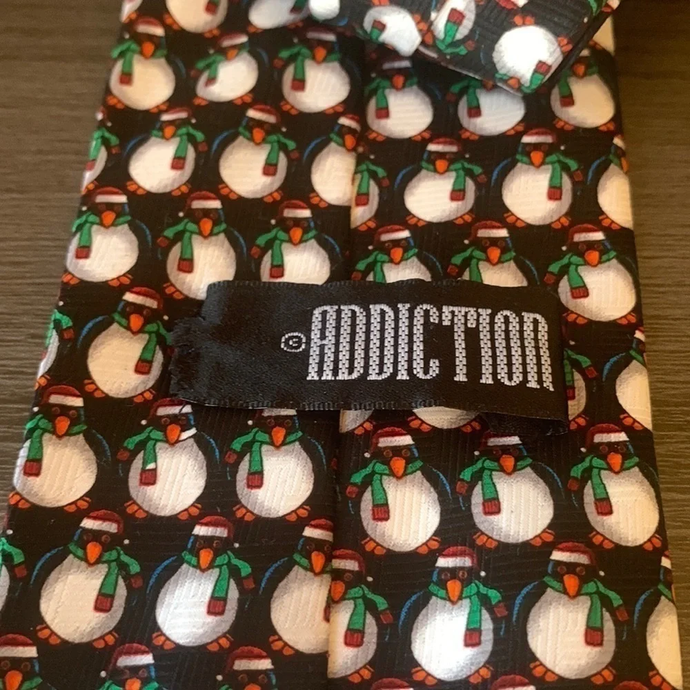Penguins in Winter Scarves‎ Holiday Christmas Mens Tie